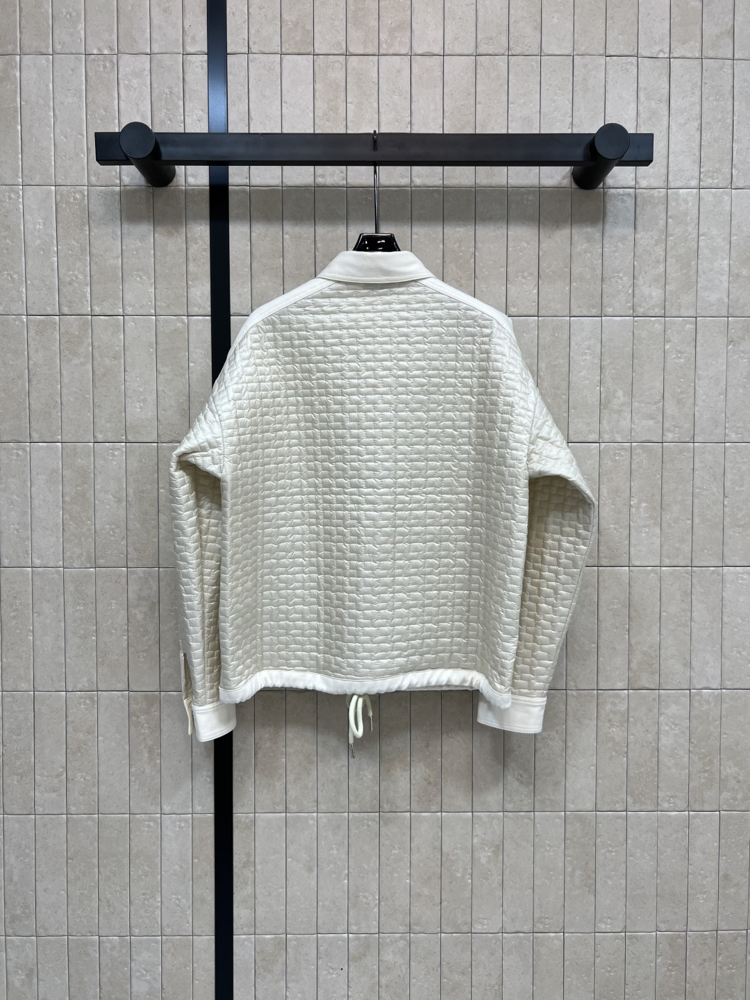 M家 25早秋新款 格纹衍缝夹棉外套 经典H版型气质小拼接翻领复古优雅 下摆抽绳设计 完美演绎摩登时髦的