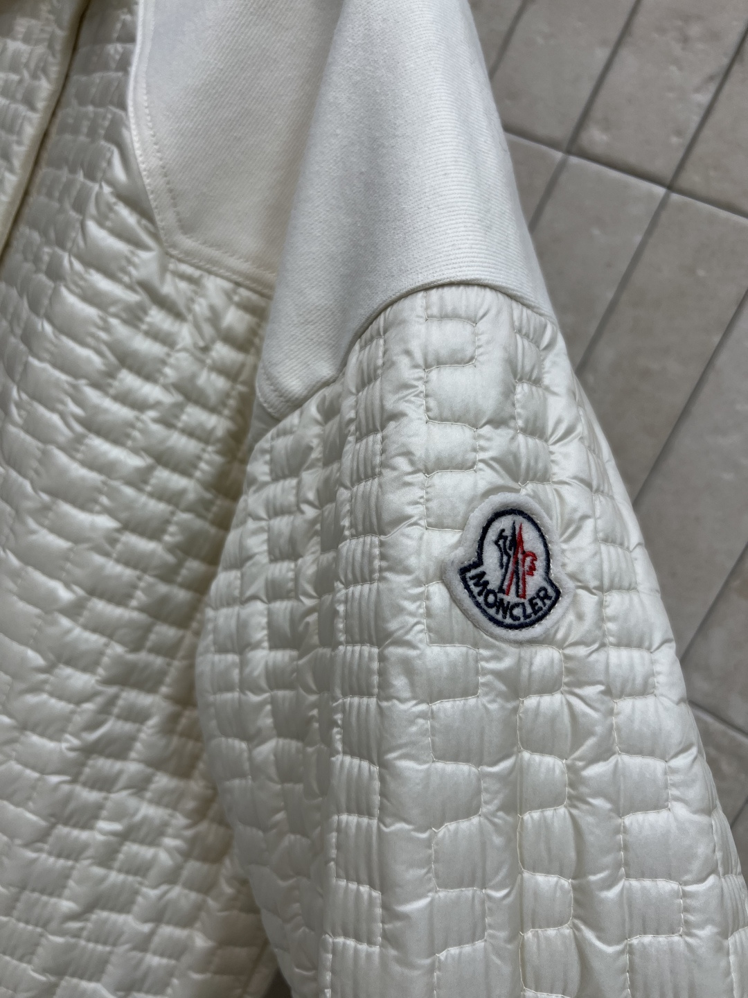 M家 25早秋新款 格纹衍缝夹棉外套 经典H版型气质小拼接翻领复古优雅 下摆抽绳设计 完美演绎摩登时髦的