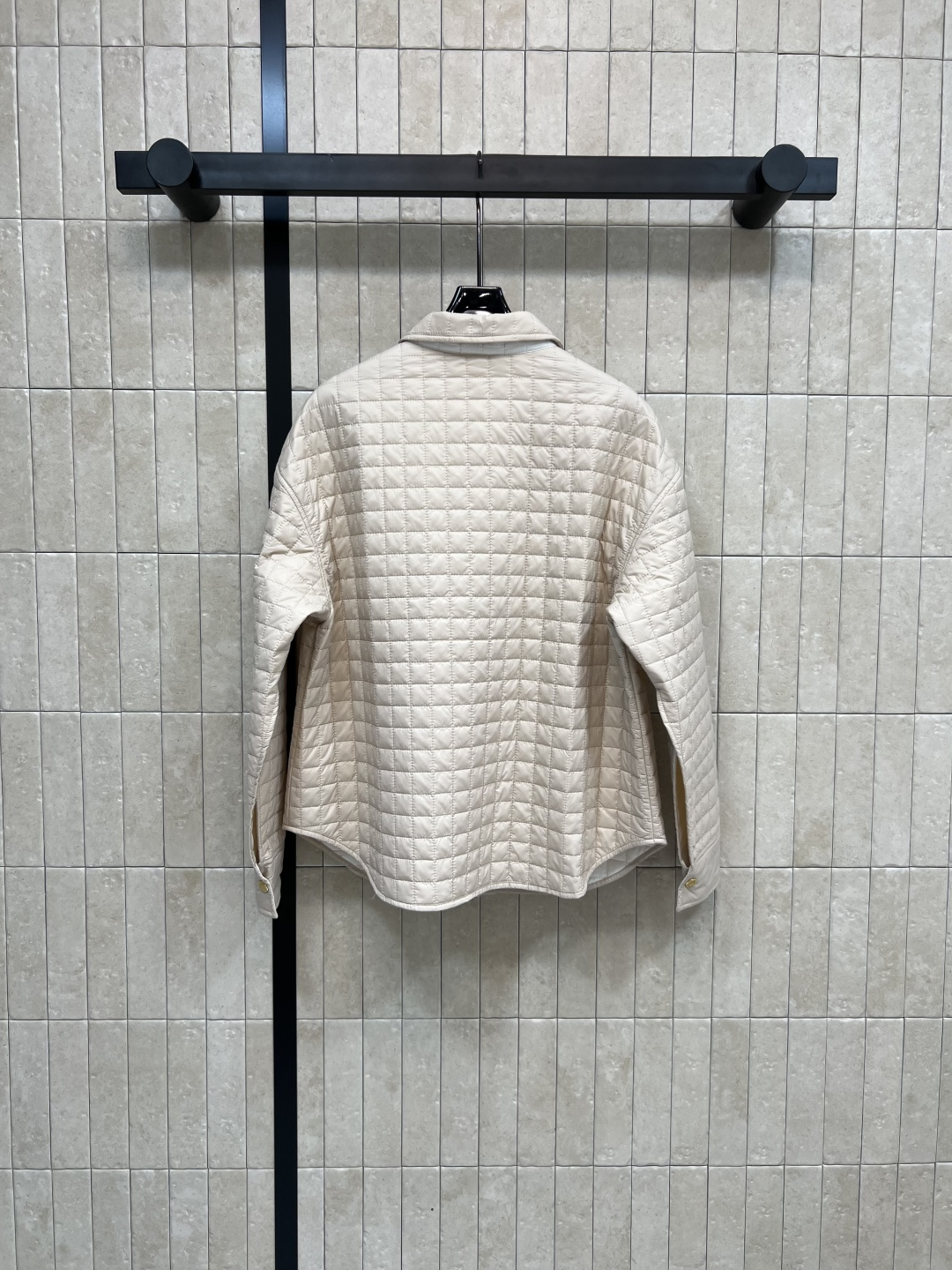 M家 25早秋新款 格纹衍缝夹棉翻领外套 经典翻领宽松版型 前弧下摆设计帅气又时髦 衣袖高开叉设计 完美