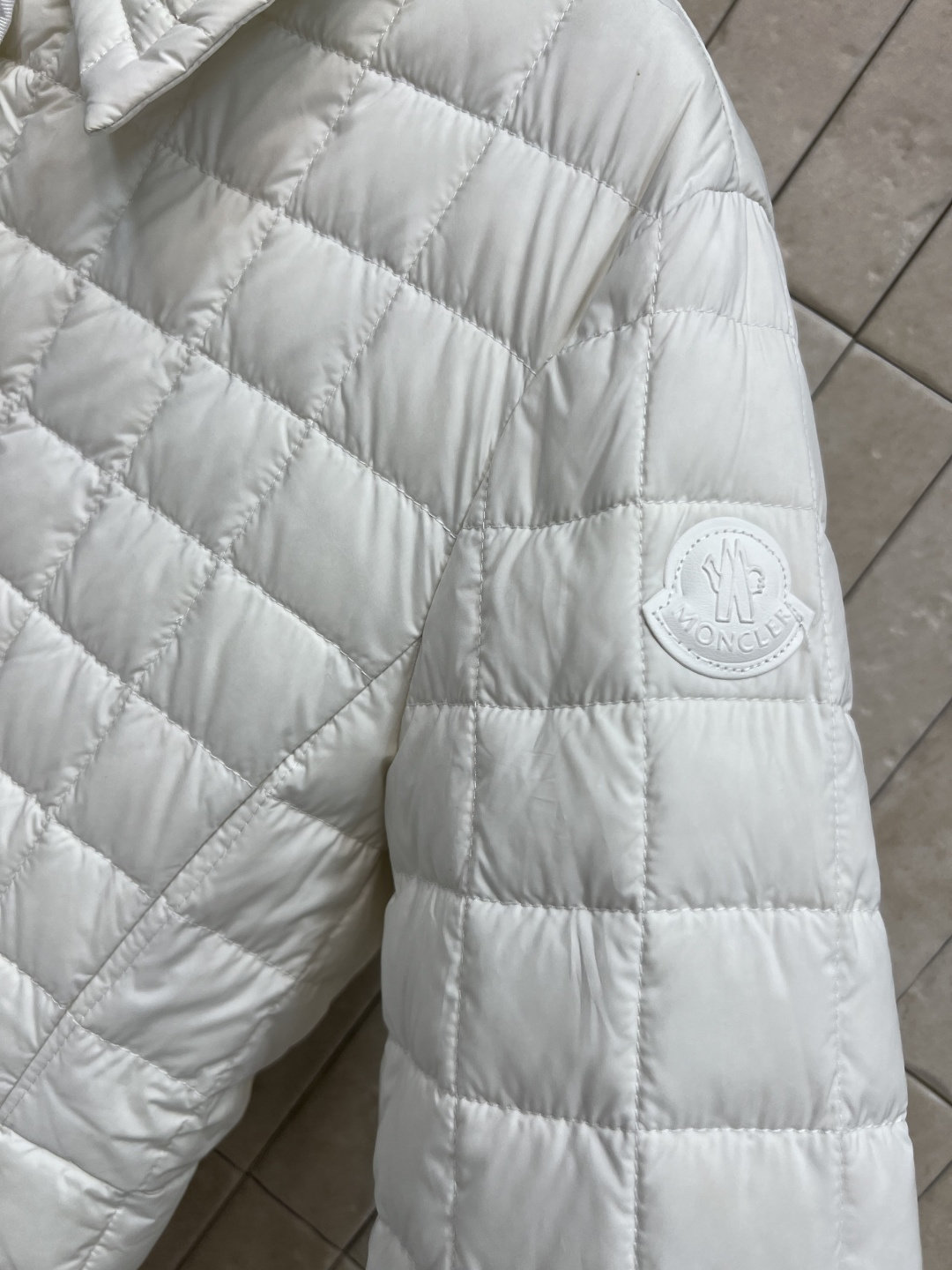 M家 25早秋新款 格纹衍缝夹棉收腰外套 保暖效果很好 小翻领收腰夹克设计 经典版型百搭时髦 完美演绎摩