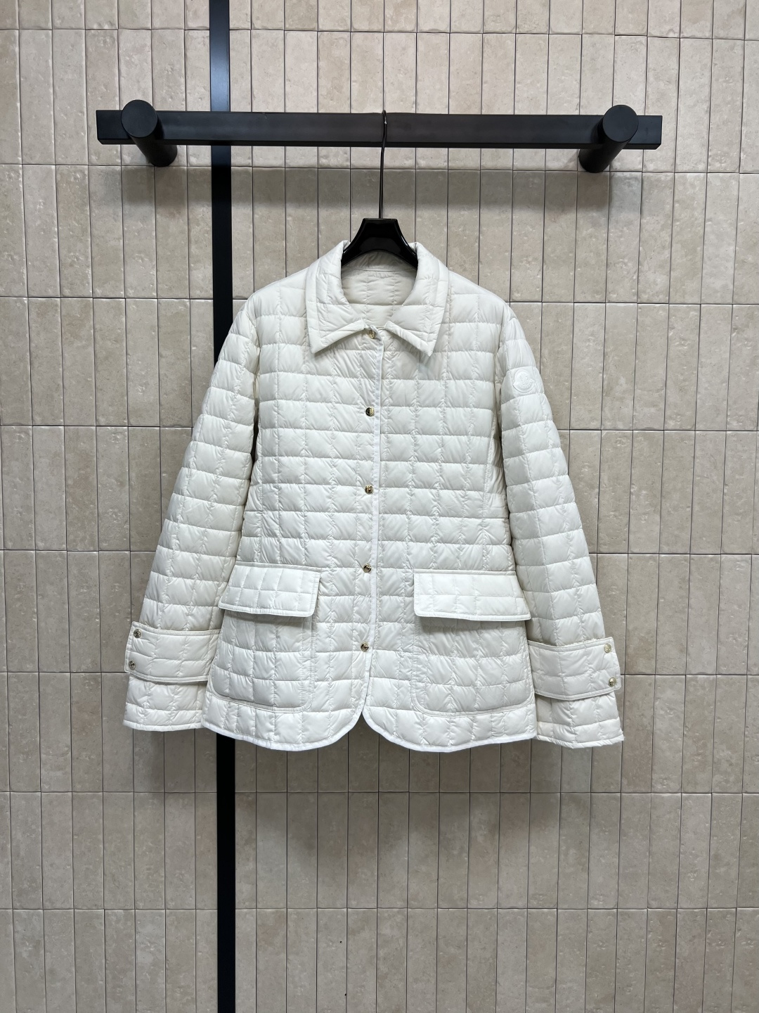 NO:483953,M Home 25 early autumn new style, plaid stitched cotton waist jacket, good warmth effect, small lapel waist jacket design, classic style, versatile and fashionable, perfect interpretation of modern and high-end temperament goddess, clamshell texture, high-end style, huge slim upper body, fashionable and warm every day when going out, three colors and four sizes,, jackets & coats, jackets & coats, alexander wang19860909M家 25早秋新款 格纹衍缝夹棉收腰外套 保暖效果很好 小翻领收腰夹克设计 经典版型百搭时髦 完美演绎摩登高级的气质女神 夹棉质感挺阔版型上身巨显瘦 日常出街时髦保暖 三色四码,,jackets & coats,jackets & coats,alexander wang,Women's clothing