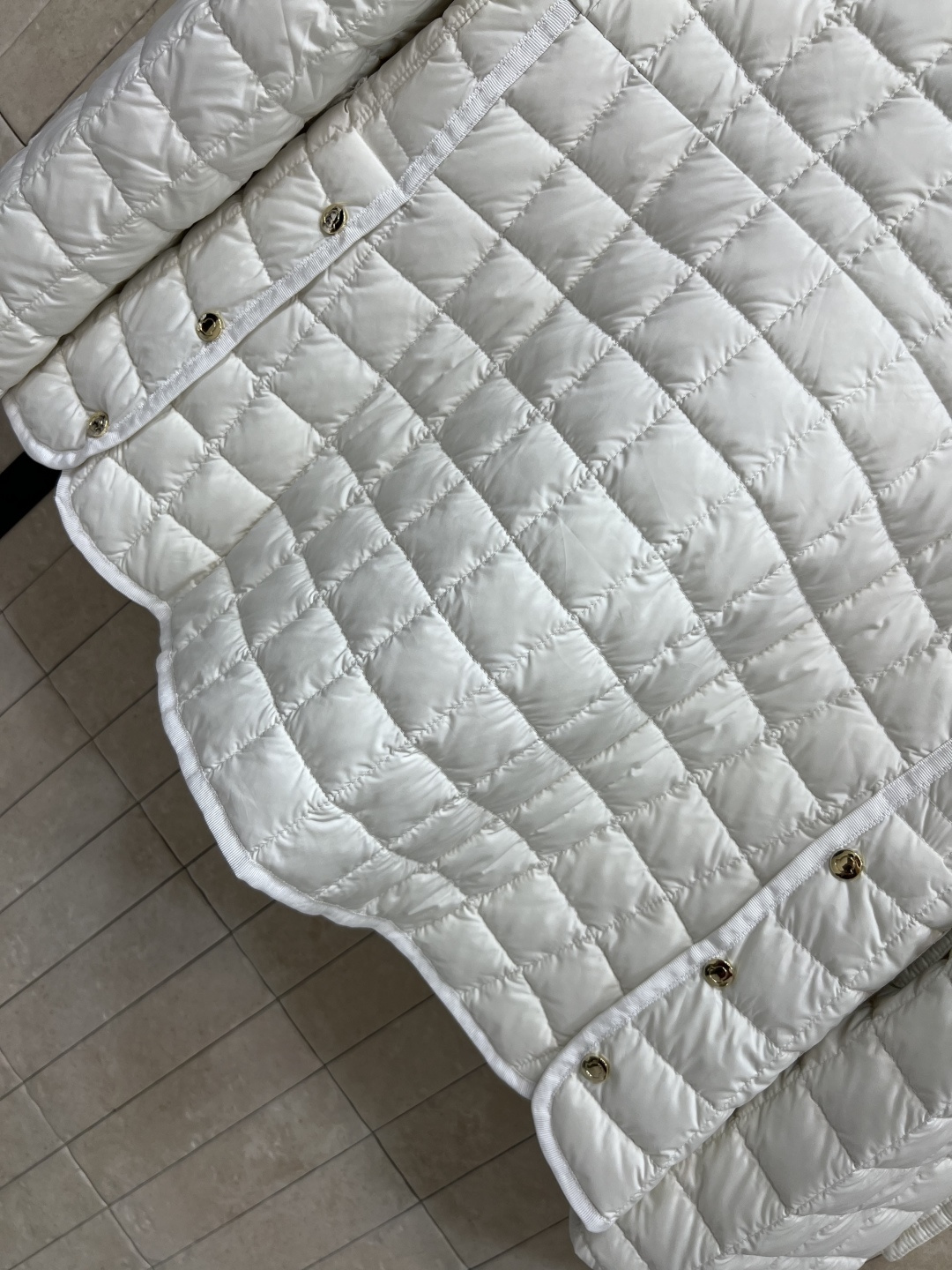 M家 25早秋新款 格纹衍缝夹棉收腰外套 保暖效果很好 小翻领收腰夹克设计 经典版型百搭时髦 完美演绎摩