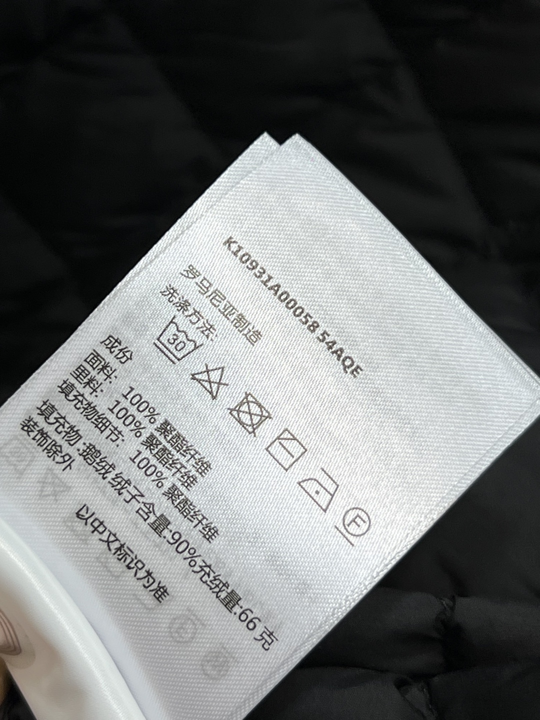 M家 25早秋新款 格纹衍缝夹棉收腰外套 保暖效果很好 小翻领收腰夹克设计 经典版型百搭时髦 完美演绎摩