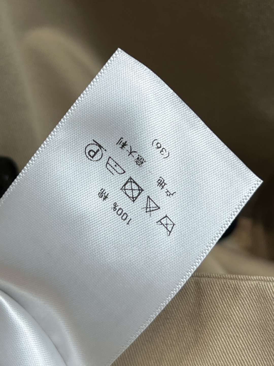 D家 25早秋新款 双排扣宽松短款风衣外套 翻领宽松短款版型 定制logo双排扣装饰 后背开叉抽绳束腰+