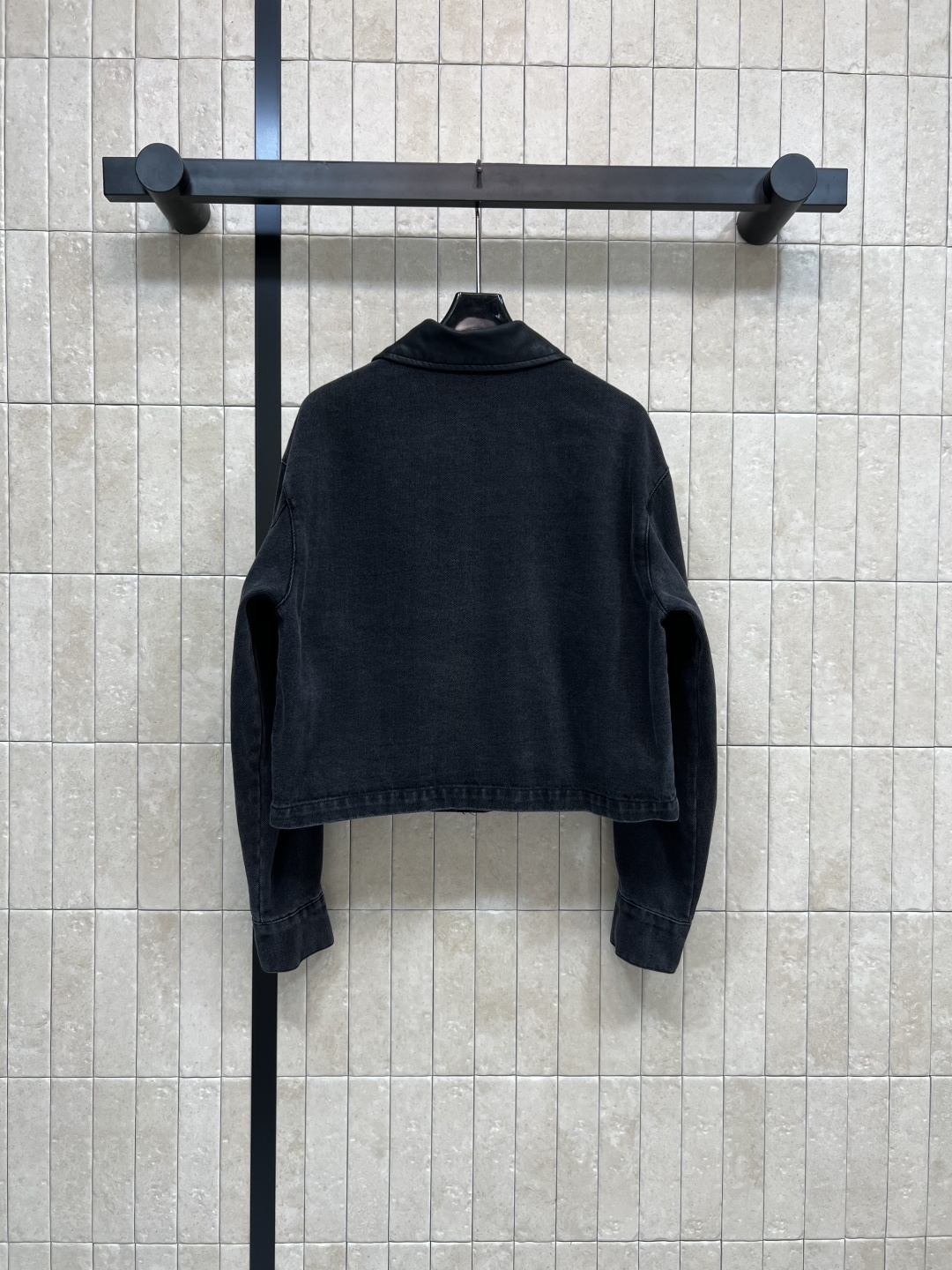 PD家25早秋新款 翻领牛仔短款夹克外套 显瘦显高没有年龄界限的牛仔外套  舒适的触感来自于进口好面料纯