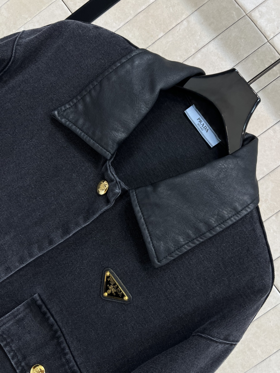 PD家25早秋新款 翻领牛仔短款夹克外套 显瘦显高没有年龄界限的牛仔外套  舒适的触感来自于进口好面料纯