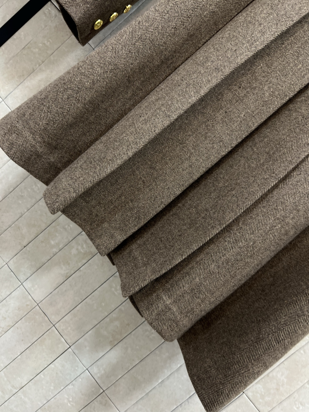 CE家  25早秋新款 驼色毛呢套装 V领西服外套+百褶半身裙 秋冬推荐 高级温暖咖 定制logo金扣点