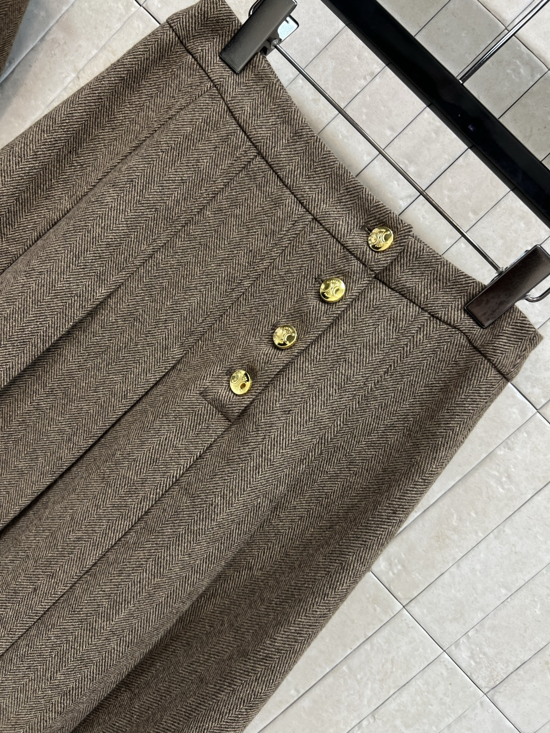 CE家  25早秋新款 驼色毛呢套装 V领西服外套+百褶半身裙 秋冬推荐 高级温暖咖 定制logo金扣点