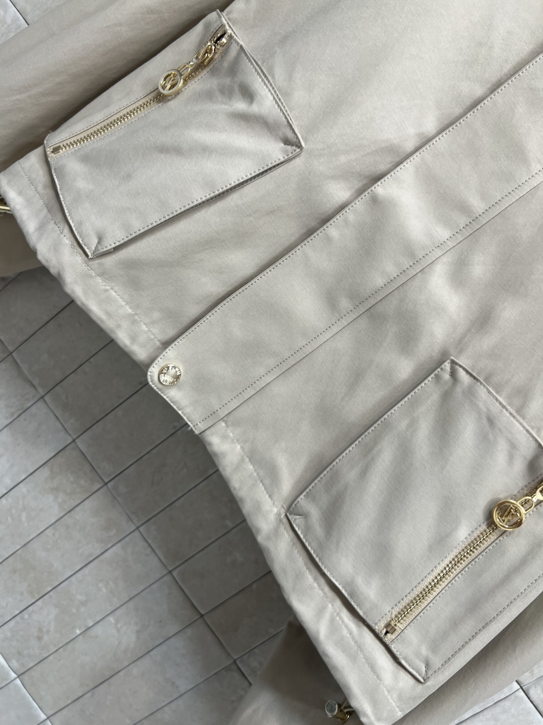 L家 25早秋新款 飞行员夹克外套 男友风的外套 帅气又有气质 立领插肩袖宽松版型 非常百搭显瘦 简单又