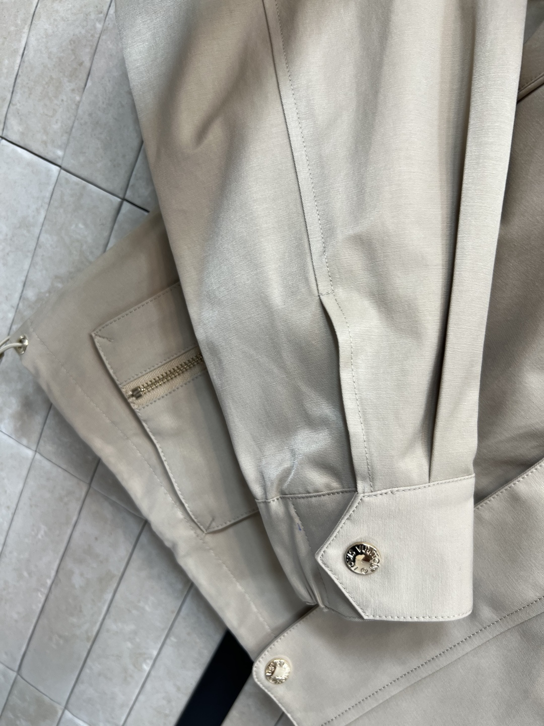 L家 25早秋新款 飞行员夹克外套 男友风的外套 帅气又有气质 立领插肩袖宽松版型 非常百搭显瘦 简单又