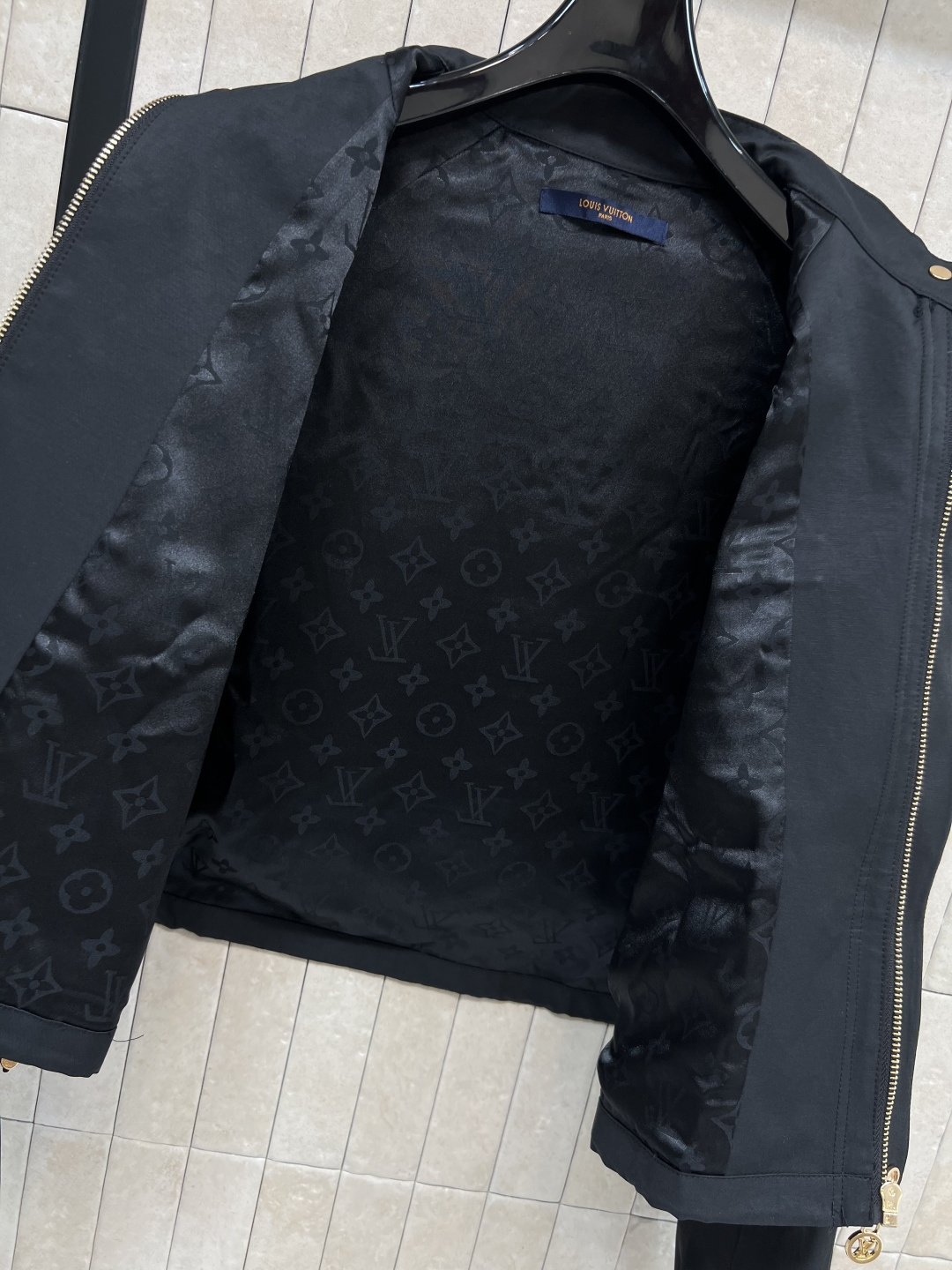 L家 25早秋新款 飞行员夹克外套 男友风的外套 帅气又有气质 立领插肩袖宽松版型 非常百搭显瘦 简单又