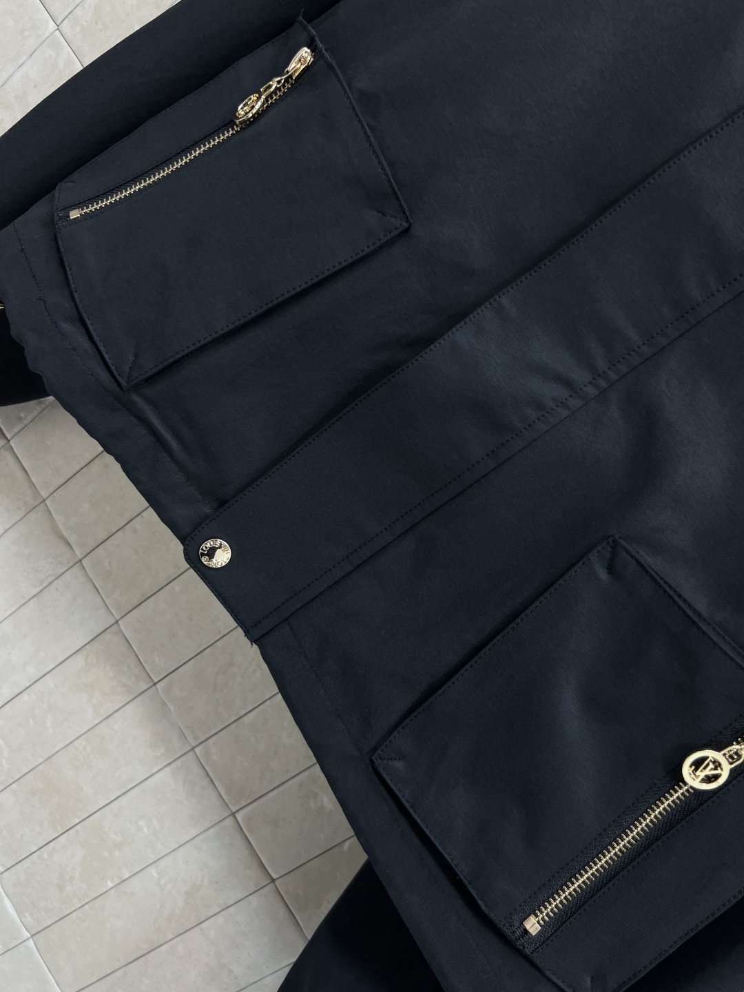 L家 25早秋新款 飞行员夹克外套 男友风的外套 帅气又有气质 立领插肩袖宽松版型 非常百搭显瘦 简单又