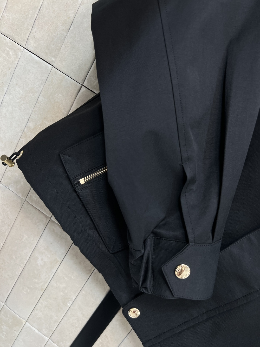 L家 25早秋新款 飞行员夹克外套 男友风的外套 帅气又有气质 立领插肩袖宽松版型 非常百搭显瘦 简单又