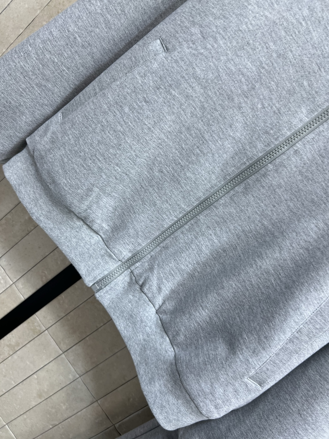 FD家 25早秋新款 连帽两面穿运动外套+高腰阔腿长裤  连帽纯色卫衣外套充满青春活力气息  两侧插兜点