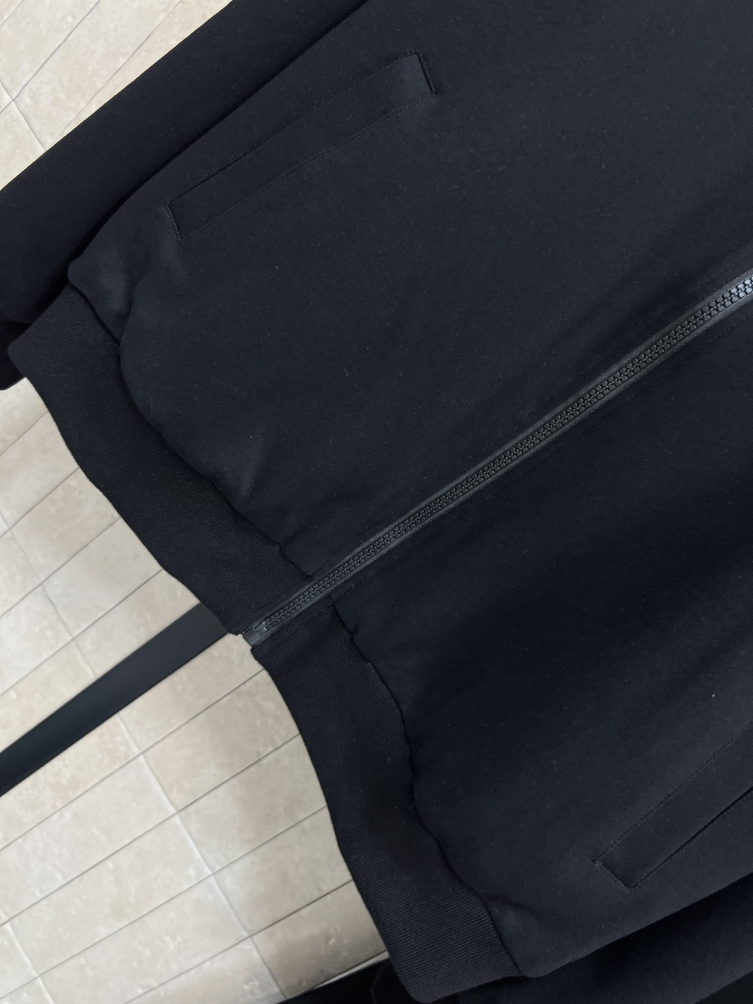 FD家 25早秋新款 连帽两面穿运动外套+高腰阔腿长裤  连帽纯色卫衣外套充满青春活力气息  两侧插兜点