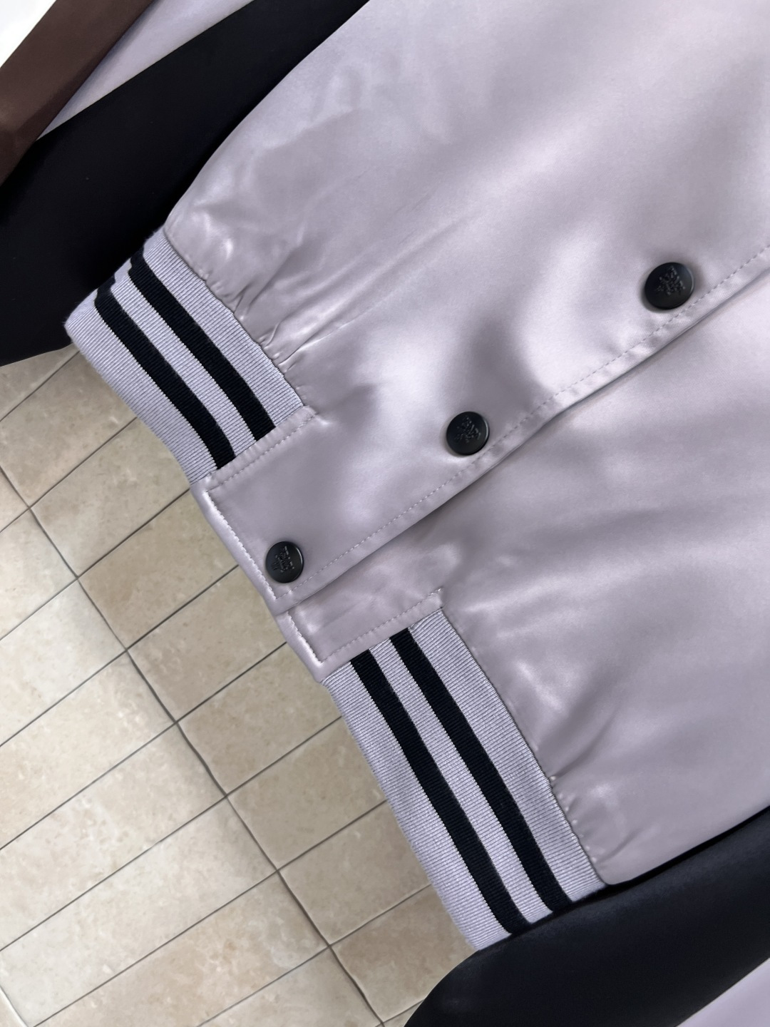 PD家 25早秋新款 拼色飞行夹克外套 经典三角标logo标识点缀低调奢华 减龄学院风百搭不挑人气质时髦