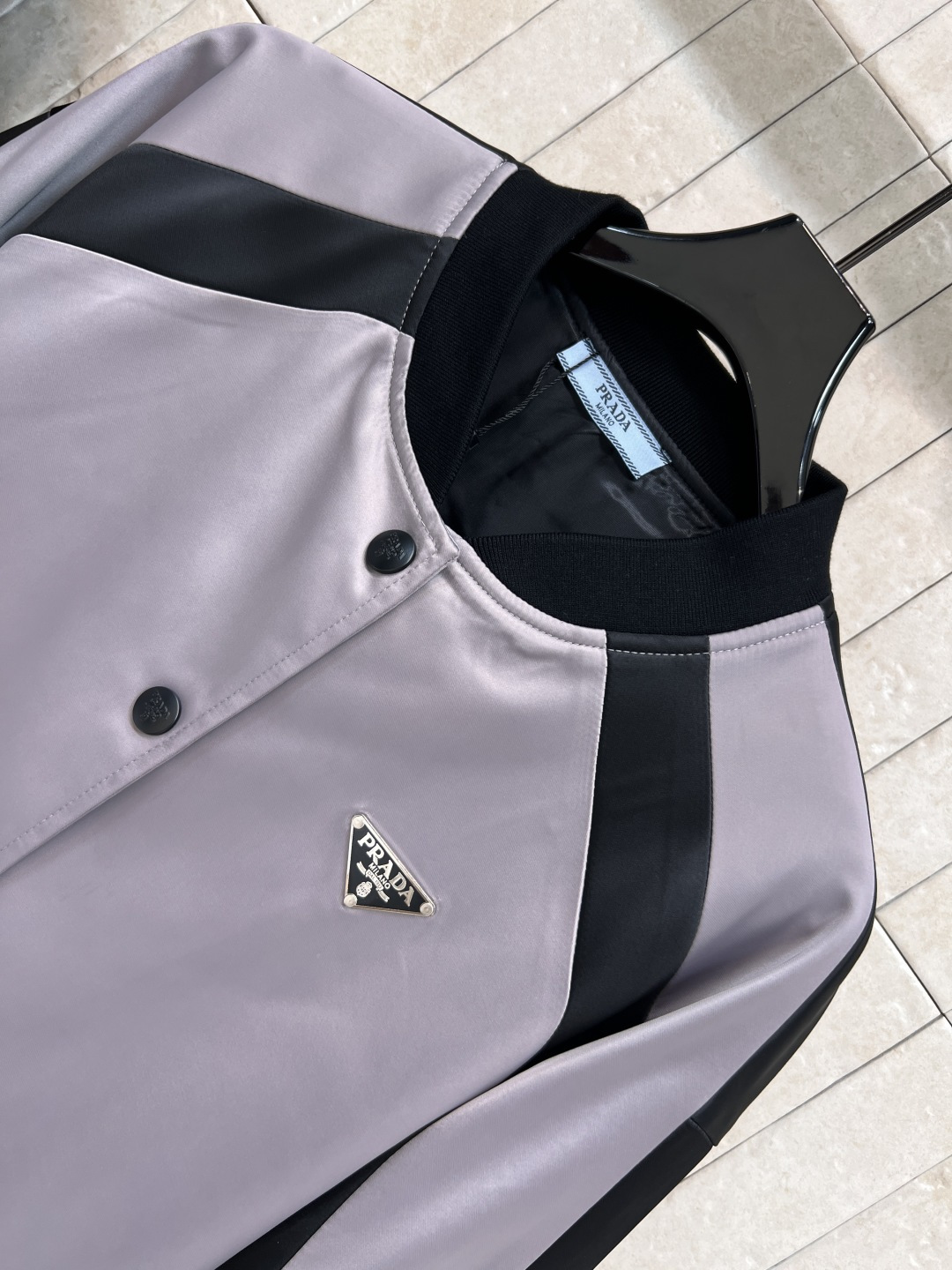 PD家 25早秋新款 拼色飞行夹克外套 经典三角标logo标识点缀低调奢华 减龄学院风百搭不挑人气质时髦