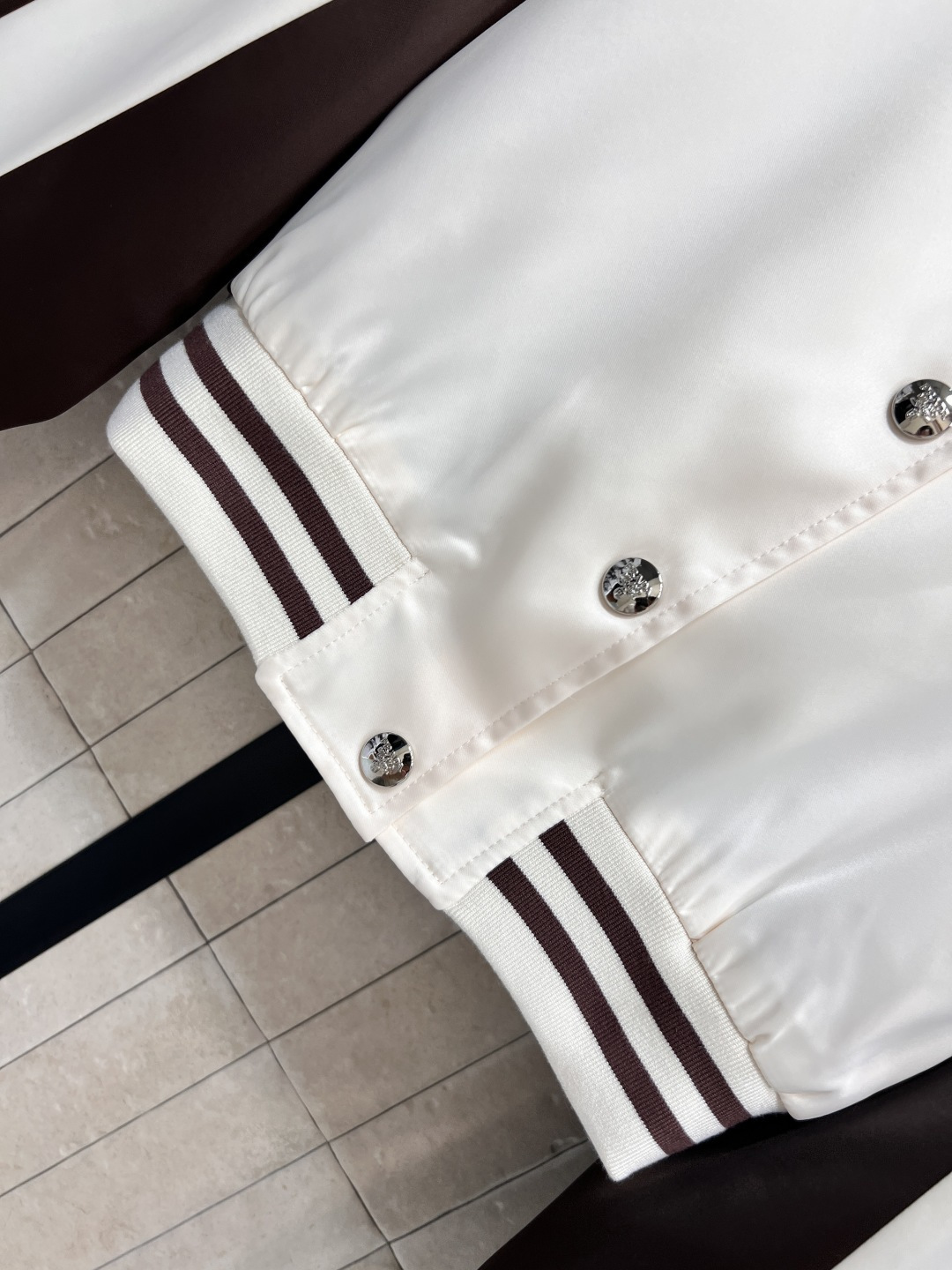 PD家 25早秋新款 拼色飞行夹克外套 经典三角标logo标识点缀低调奢华 减龄学院风百搭不挑人气质时髦