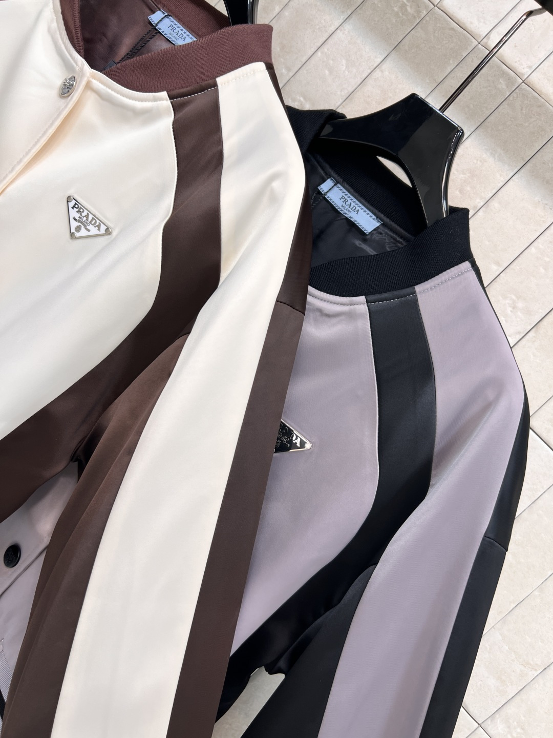 PD家 25早秋新款 拼色飞行夹克外套 经典三角标logo标识点缀低调奢华 减龄学院风百搭不挑人气质时髦