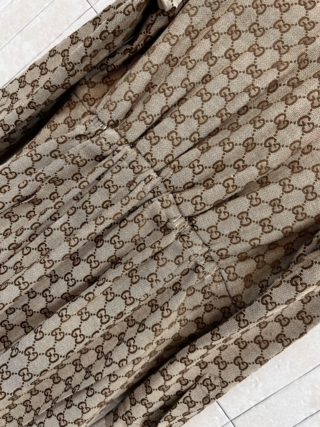 G家 25早秋新款 双G提花翻领长袖连衣裙 气质翻领设计 定制双G金扣装饰 压褶裙摆设计 上身超显气质显