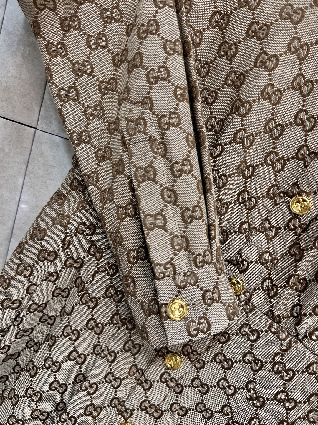 G家 25早秋新款 双G提花翻领长袖连衣裙 气质翻领设计 定制双G金扣装饰 压褶裙摆设计 上身超显气质显