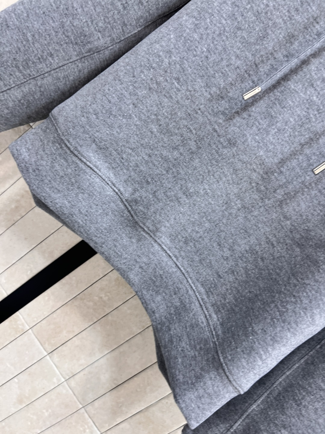 PD家 25早秋新款 蕾丝拼接休闲套装 蕾丝连帽长袖卫衣+松紧腰短裙 绝绝子一套搭配 经典三角徽标点辍 