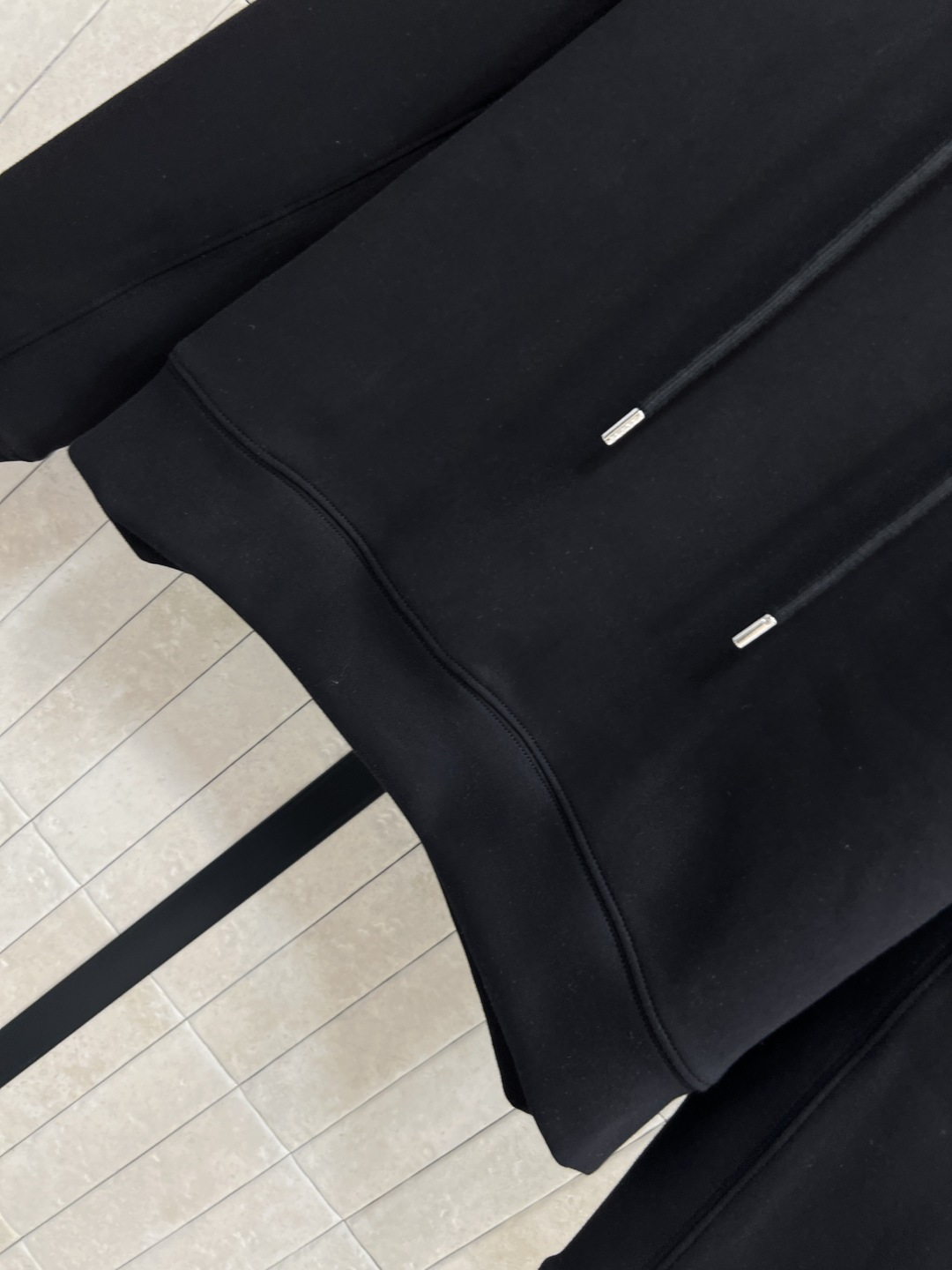 PD家 25早秋新款 蕾丝拼接休闲套装 蕾丝连帽长袖卫衣+松紧腰短裙 绝绝子一套搭配 经典三角徽标点辍 