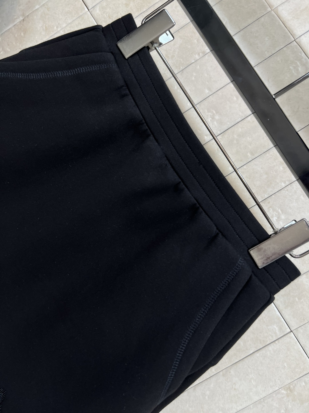 PD家 25早秋新款 蕾丝拼接休闲套装 蕾丝连帽长袖卫衣+松紧腰短裙 绝绝子一套搭配 经典三角徽标点辍 