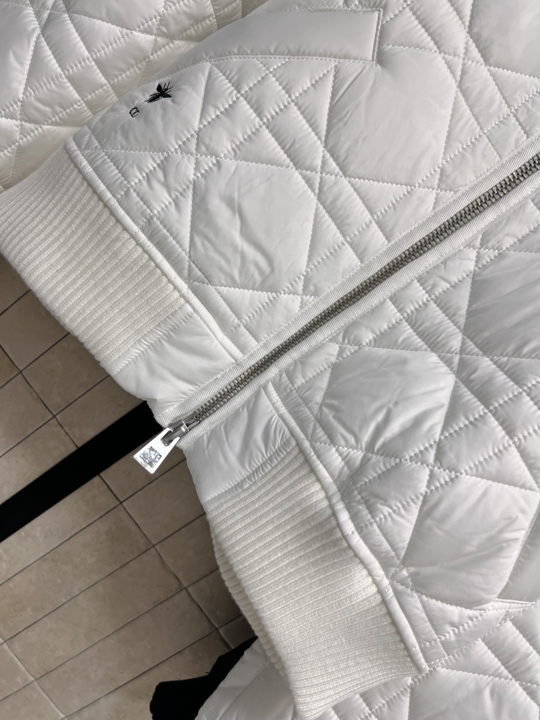 D家 25早秋新款 双面走线夹棉菱格纹衍缝 大翻领棉服外套 重工绗缝双向拉链设计 非常重工的系列 双层夹