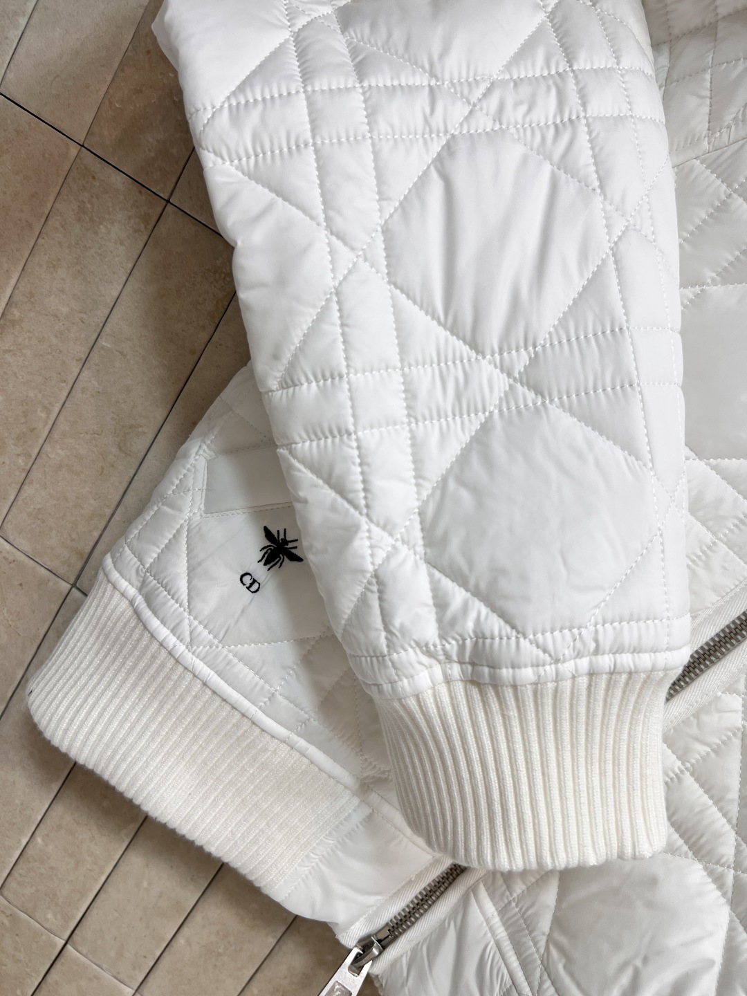 D家 25早秋新款 双面走线夹棉菱格纹衍缝 大翻领棉服外套 重工绗缝双向拉链设计 非常重工的系列 双层夹