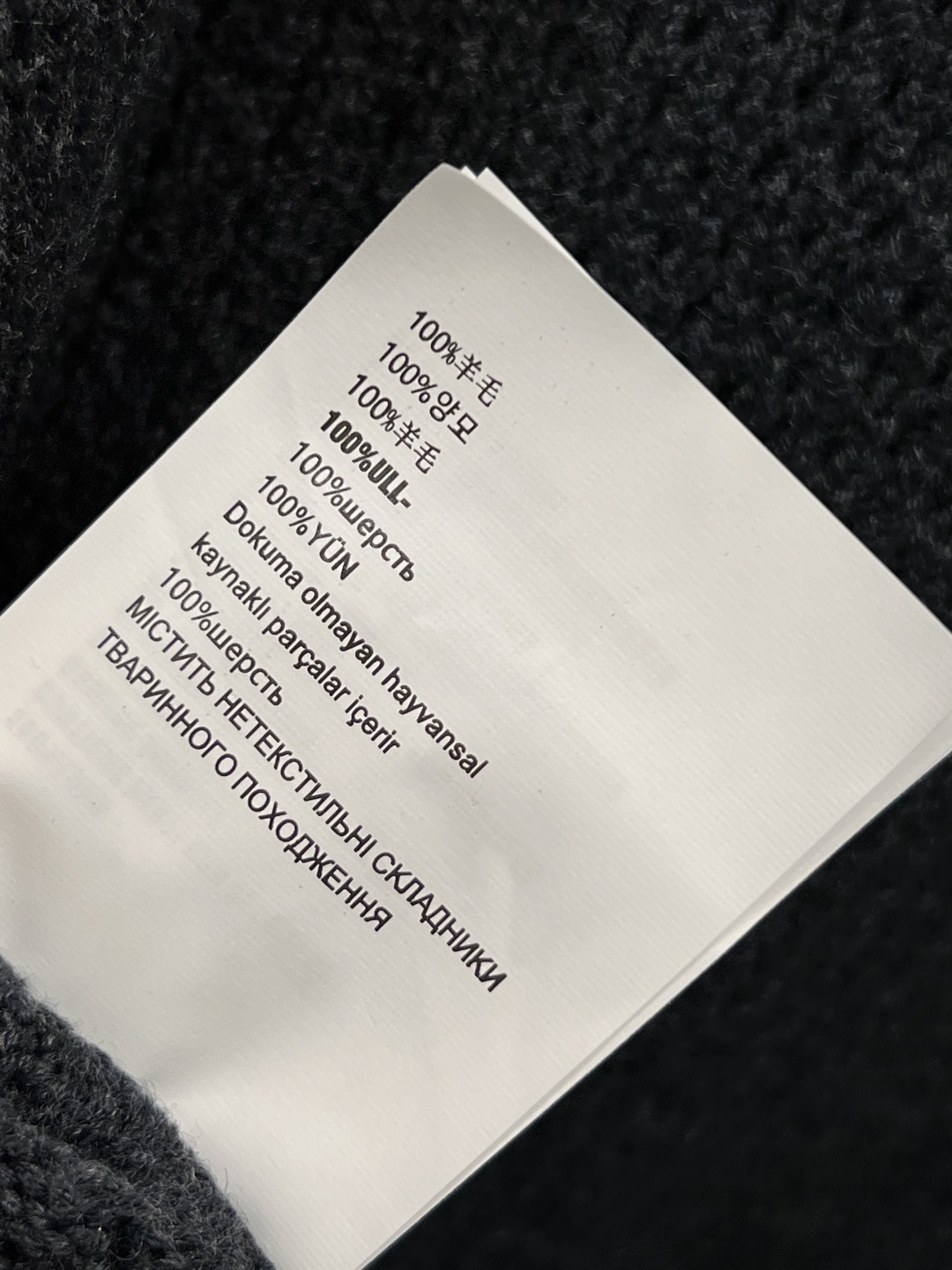 MIu家 25早秋新款 V领针织开衫 撞色条纹包边设计 甜美俏皮又时髦 胸口字母logo提花口袋点缀 经