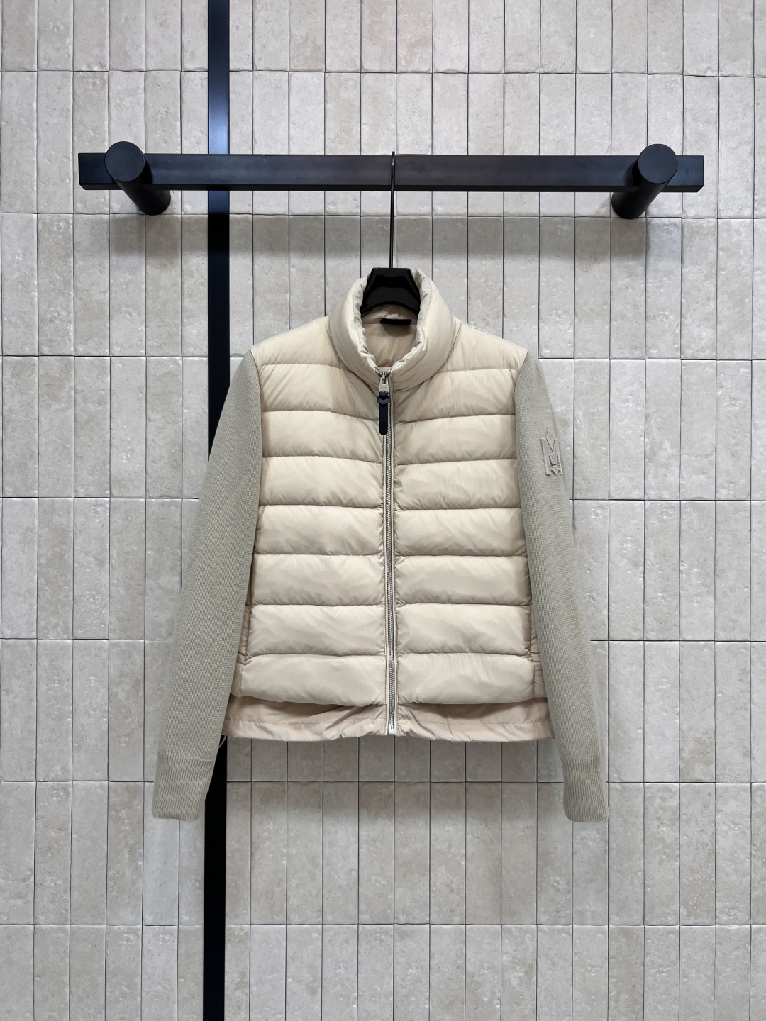 M家 25早秋新款 立领拼接针织羽绒服 宽松短款下摆抽绳收腰版型 上身轻松分割身材 比例显瘦显高绝绝子 