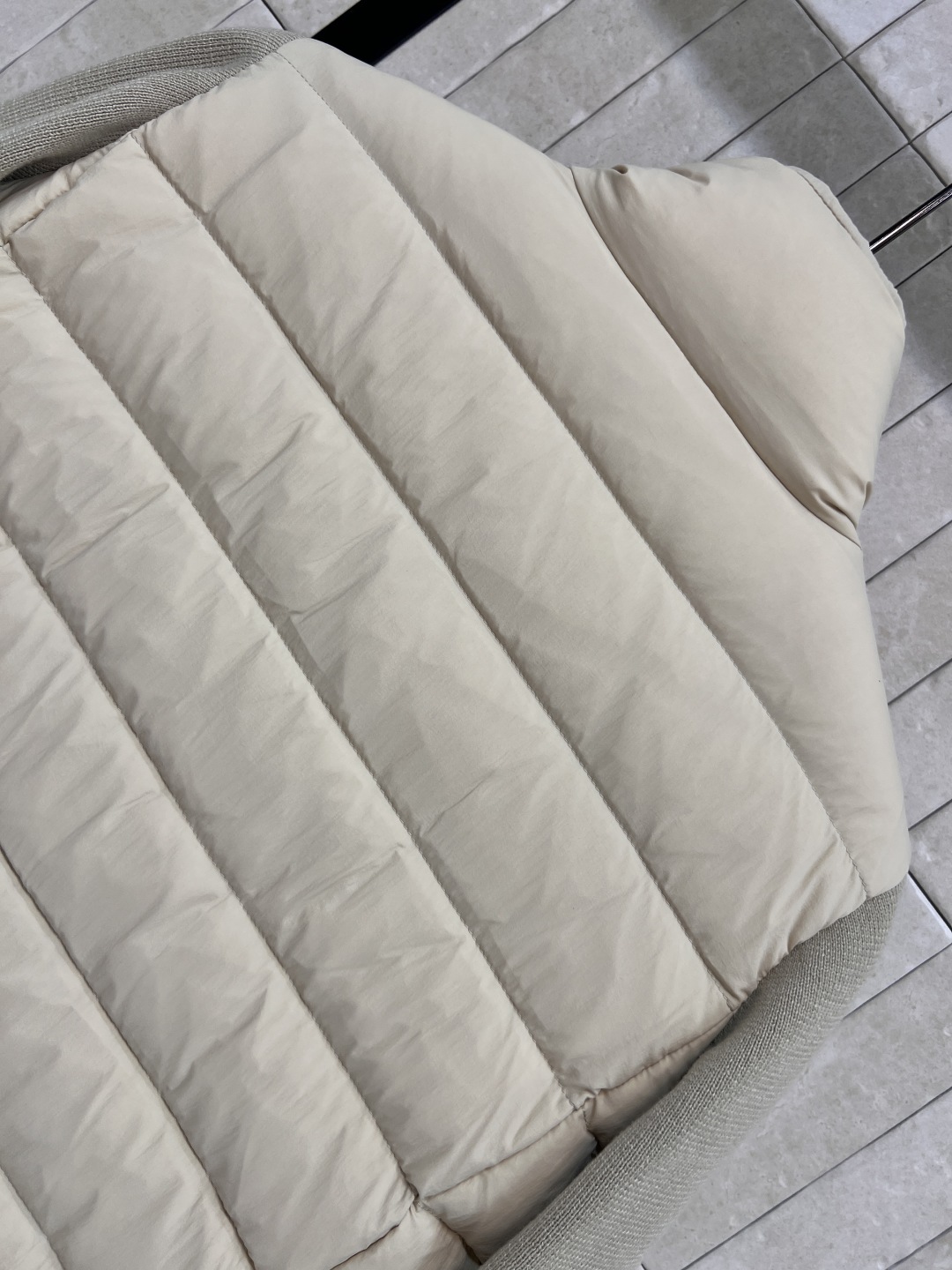 M家 25早秋新款 立领拼接针织羽绒服 宽松短款下摆抽绳收腰版型 上身轻松分割身材 比例显瘦显高绝绝子 