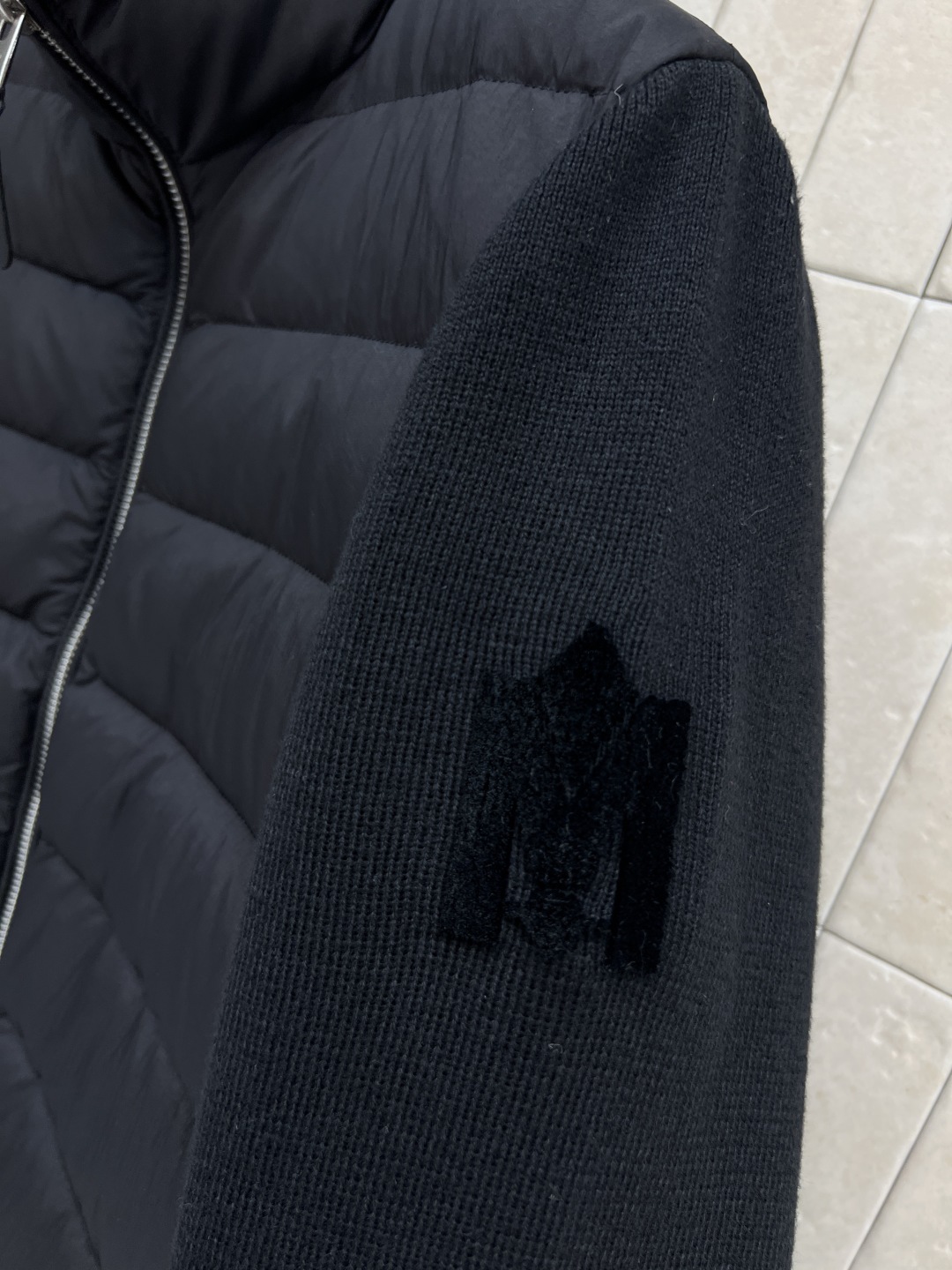 M家 25早秋新款 立领拼接针织羽绒服 宽松短款下摆抽绳收腰版型 上身轻松分割身材 比例显瘦显高绝绝子 