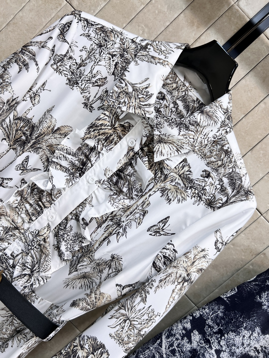 D家 25早秋新款 椰树印花翻领长款连衣裙 经典的复古椰树🌴印花 演绎复古情怀 上身太爱了自带立体感画面