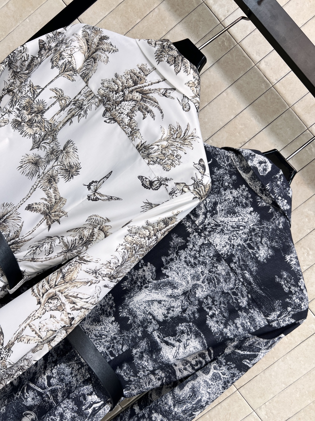 D家 25早秋新款 椰树印花翻领长款连衣裙 经典的复古椰树🌴印花 演绎复古情怀 上身太爱了自带立体感画面