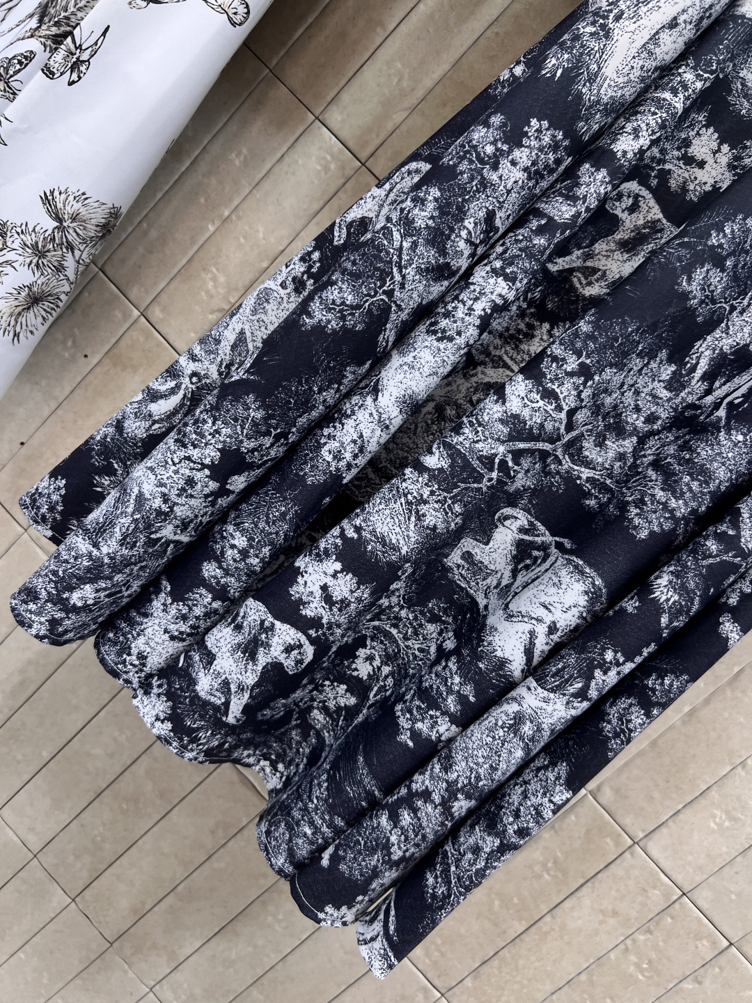 D家 25早秋新款 椰树印花翻领长款连衣裙 经典的复古椰树🌴印花 演绎复古情怀 上身太爱了自带立体感画面