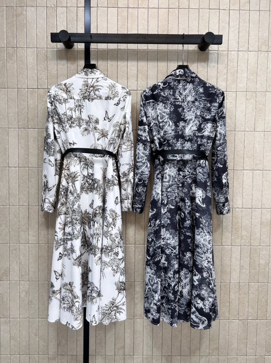 D家 25早秋新款 椰树印花翻领长款连衣裙 经典的复古椰树🌴印花 演绎复古情怀 上身太爱了自带立体感画面