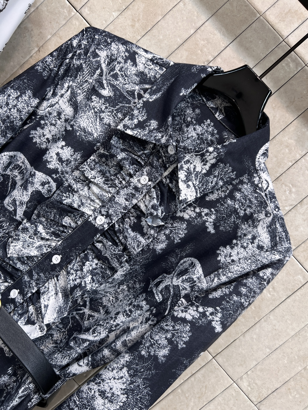 D家 25早秋新款 椰树印花翻领长款连衣裙 经典的复古椰树🌴印花 演绎复古情怀 上身太爱了自带立体感画面