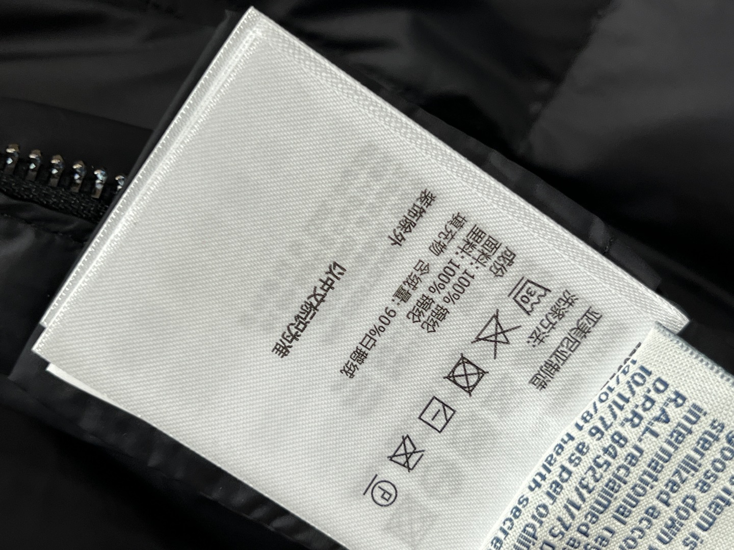 Moncle*25秋冬新款 大毛领中长款连帽羽绒服 羽绒服中的经典爆款 冬季必备 定制的可拆卸大毛领 连