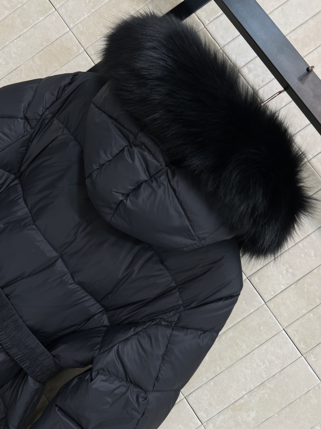 Moncle*25秋冬新款 大毛领中长款连帽羽绒服 羽绒服中的经典爆款 冬季必备 定制的可拆卸大毛领 连