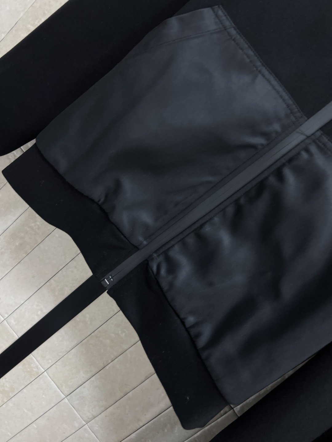 PD家 25早秋新款 三角标休闲套装 连帽拉链卫衣外套+高腰束脚裤 简约又不浮夸 经典套头卫衣版型搭配松