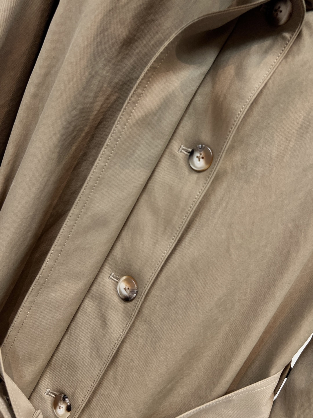 25早秋新款 驼色立领腰带长款风衣 上身就是博主街拍范 经典大气 属于穿N年都不过时的款式 值得收藏 可