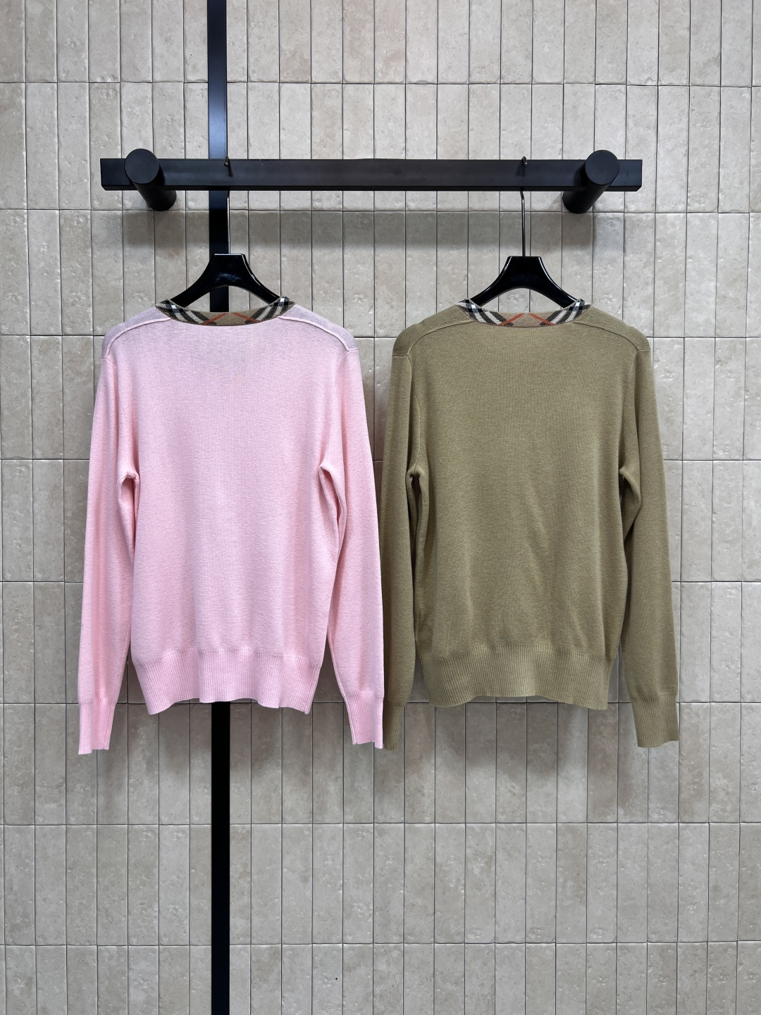 BUR家 25早秋新款 格纹拼接圆领针织开衫 经典格纹拼接设计 宽松版型 上身百搭不挑人 男女都可以秀的