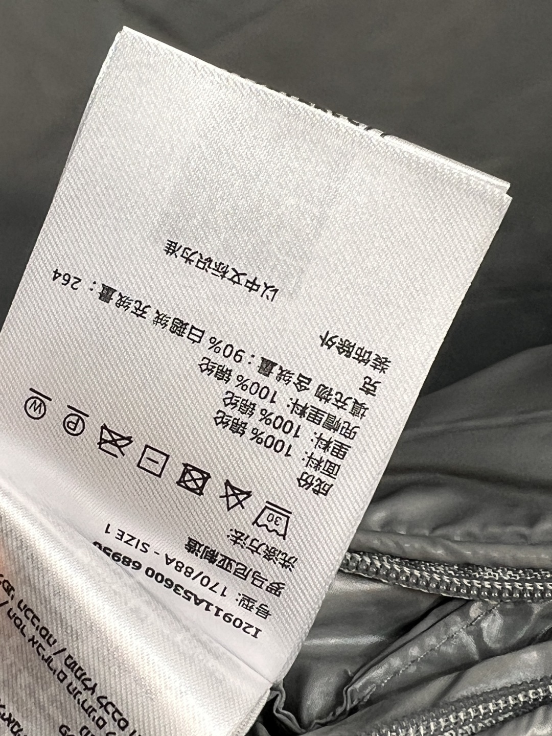 M家 25早秋新款 经典口袋标志连帽羽绒服 可拆卸的帽子 连帽面包服宽松版型 上身有型又时髦帅气 定制的