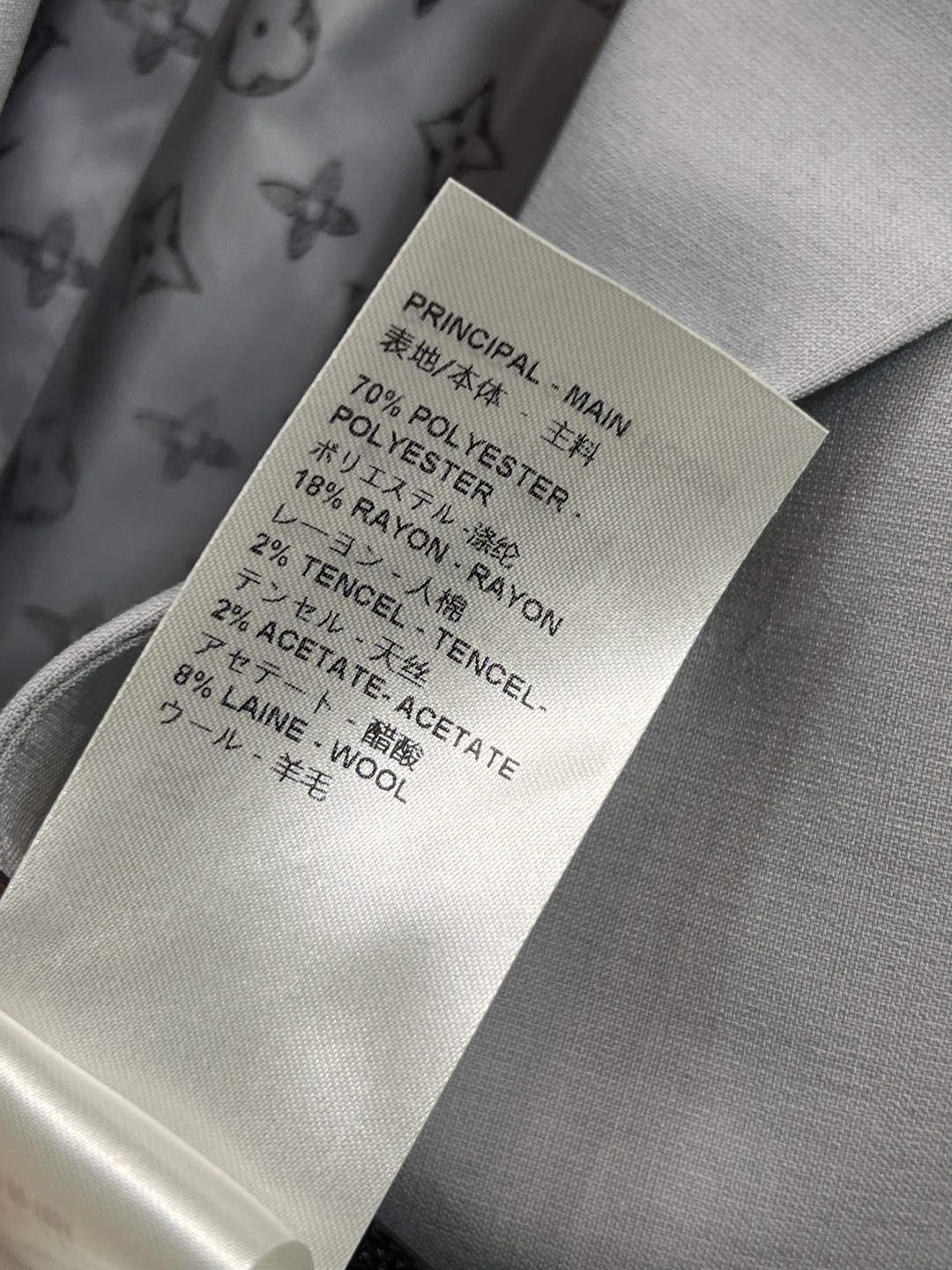 L家 25早秋新款 老花皮带装饰西装外套 立体廓形剪裁 宽松舒适不挑人 上身就是满满的高级感 腰间经典的