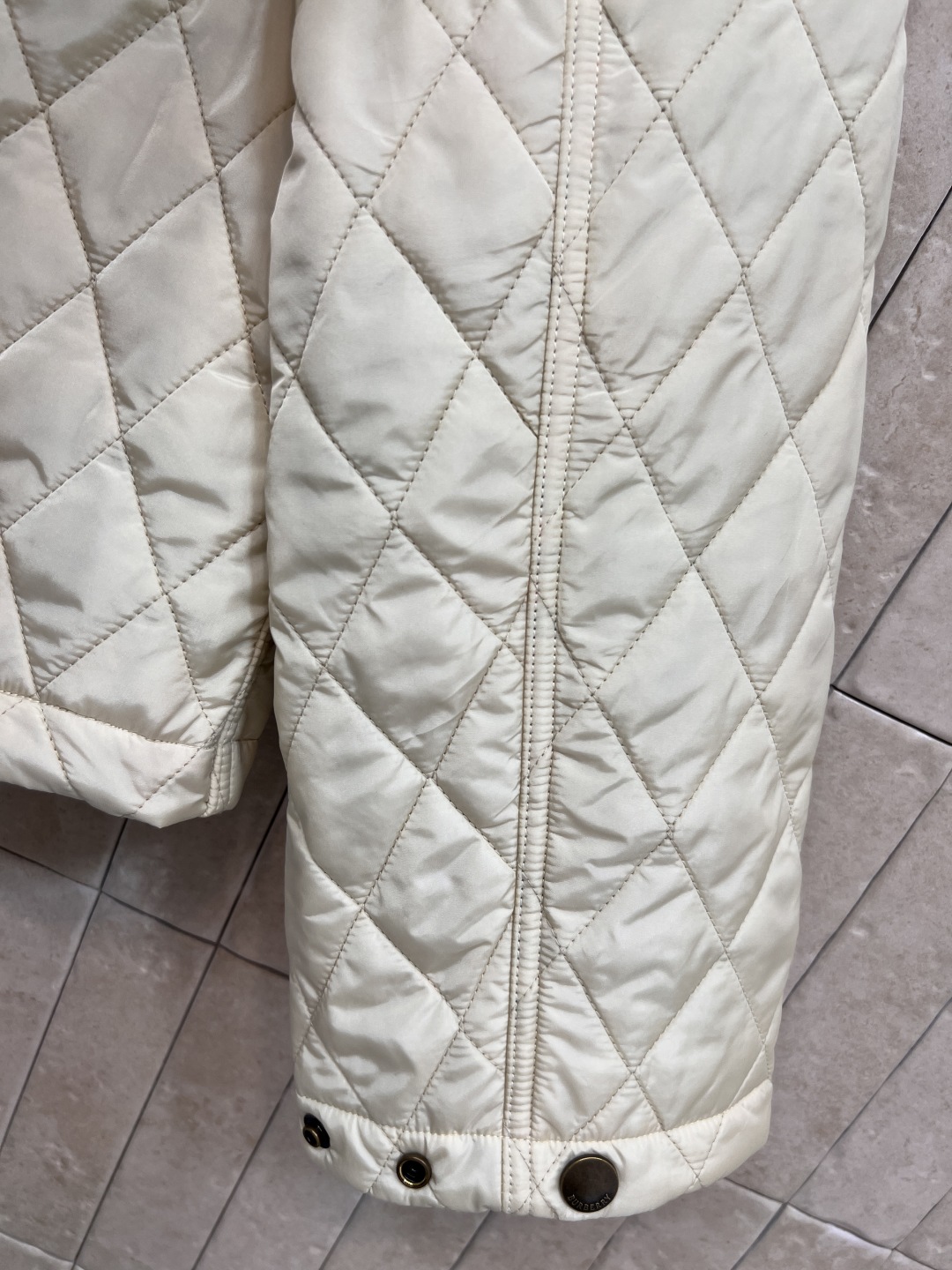 BUR家 25早秋新款 菱格纹绗缝连帽棉服 连帽宽松版型上身巨显瘦 帅气又拉风的时髦单品 里面经典格纹拼