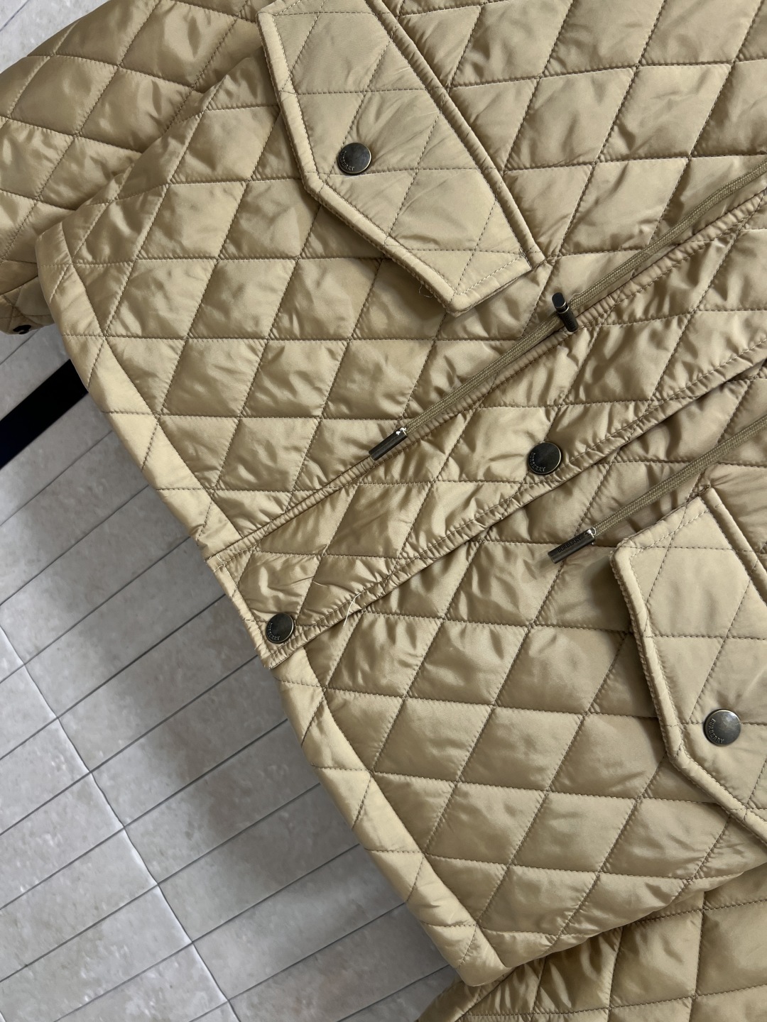 BUR家 25早秋新款 菱格纹绗缝连帽棉服 连帽宽松版型上身巨显瘦 帅气又拉风的时髦单品 里面经典格纹拼