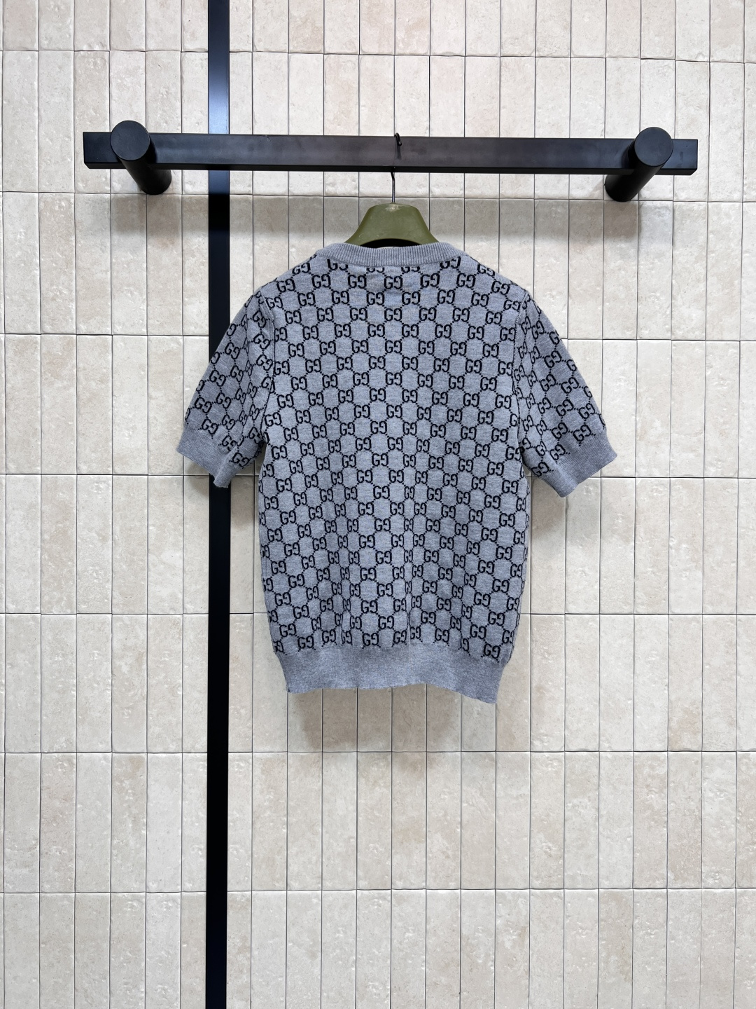 G家 25早秋新款 双G提花系列 圆领短袖衫+V领针织长袖开衫 GG提花自带奢华感 经典宽松版型 上身舒