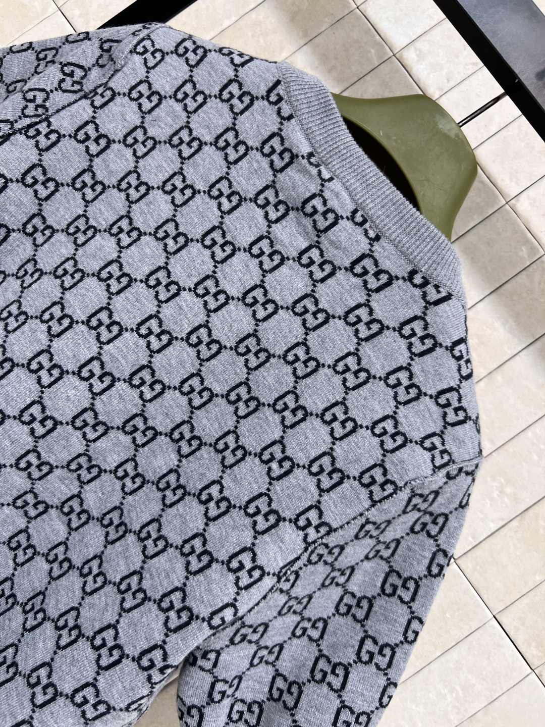 G家 25早秋新款 双G提花系列 圆领短袖衫+V领针织长袖开衫 GG提花自带奢华感 经典宽松版型 上身舒